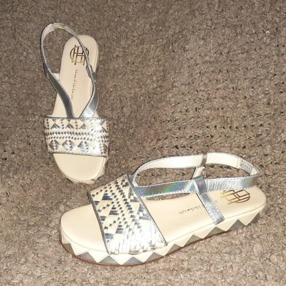 HOUSE OF HARLOW 1960-Woven Pattern Leather Wedge-Beige/Silver-Sz 36-NWT - Picture 1 of 7